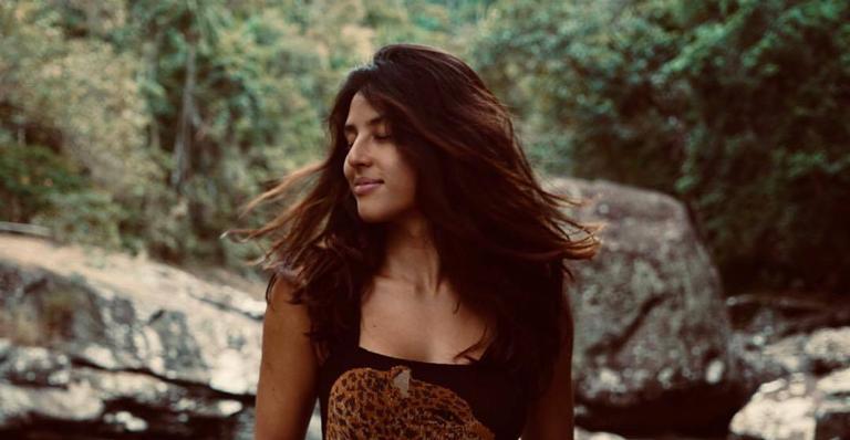 Yanna Lavigne posa linda e recebe “chuva” de elogios na web: “Perfeita”