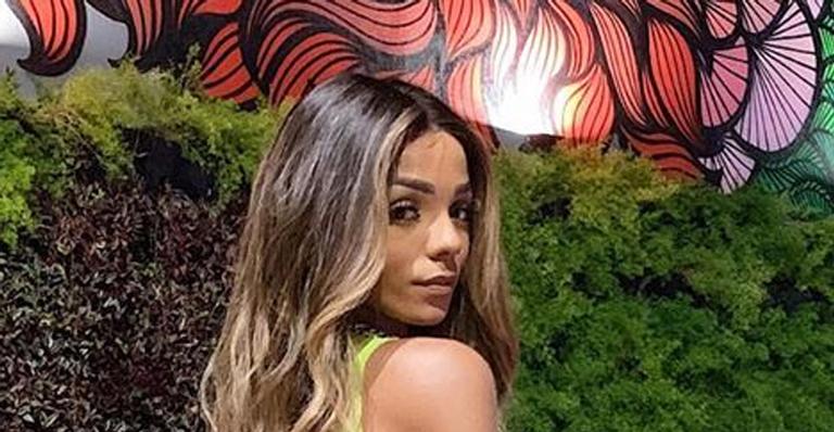 Brunna Gonçalves empina o bumbum em foto ousada e mãe de Ludmilla deixa elogio