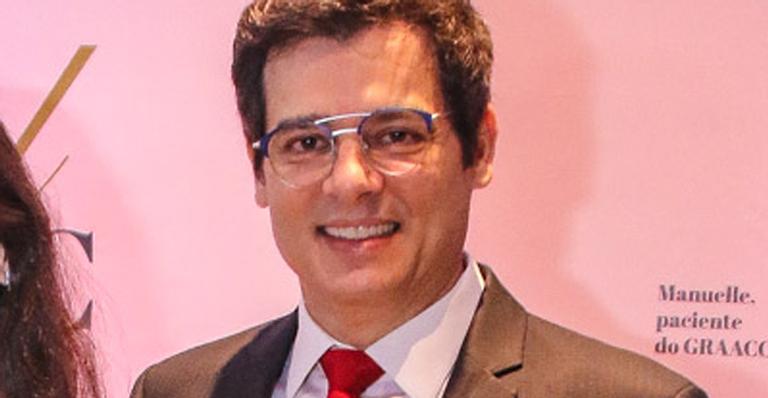 Celso Portiolli faz raríssima aparição com a filha em evento beneficente de gala