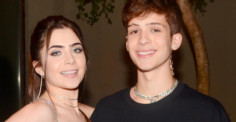 Jade Picon comemora chegada aos 18 anos em festão e aposta em look bafônico