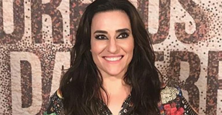 Após Órfãos da Terra, atriz passa por transformação radical no cabelo