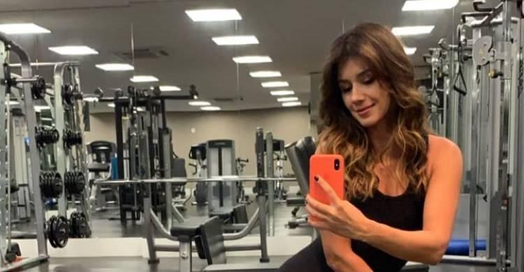 Paula Fernandes se mostra bem focada em treino de muay thai: “Adorei”