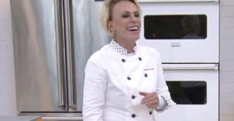 Ana Maria Braga causa confusão ao servir comida com formato sugestivo no ‘Mais Você’