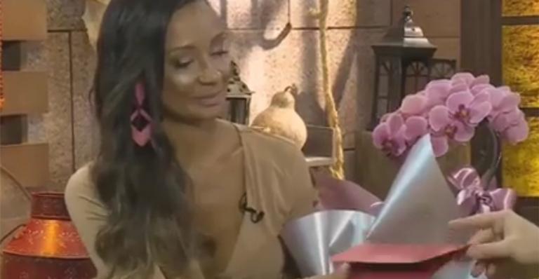 A Fazenda 11: Ex-marido tenta se reconciliar com Drika Marinho e manda presente