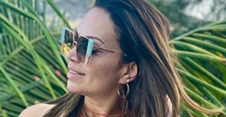 Solange Almeida posa pleníssima de biquíni e exibe corpo sequinho: ”Sextou meu povo”