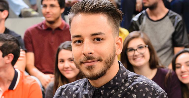 Junior Lima mostra foto em família e filho rouba a cena