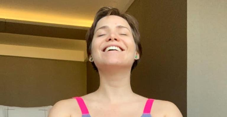 Grávida, Letícia Colin exibe o barrigão em dia de exercícios