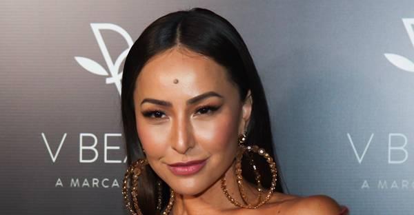 Sabrina Sato se derrete de amores ao mostrar Zoe em cima da bicicleta