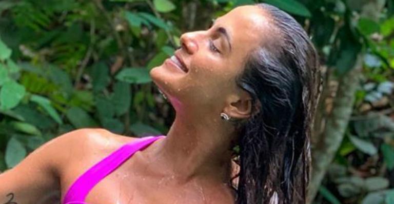 Ex-BBB Carol Peixinho ousa com biquíni diferentão e ostenta corpo escultural durante viagem