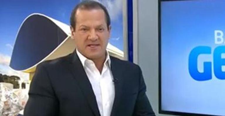 Após polêmica da sunga, apresentador anuncia separação