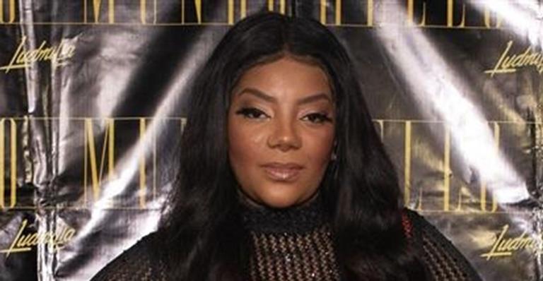 Ludmilla constrói piscina vermelha em sua mansão e deixa fãs em choque