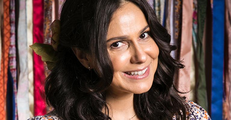 Ex-Malhação, Aline Fanju surge nua na banheira com o marido