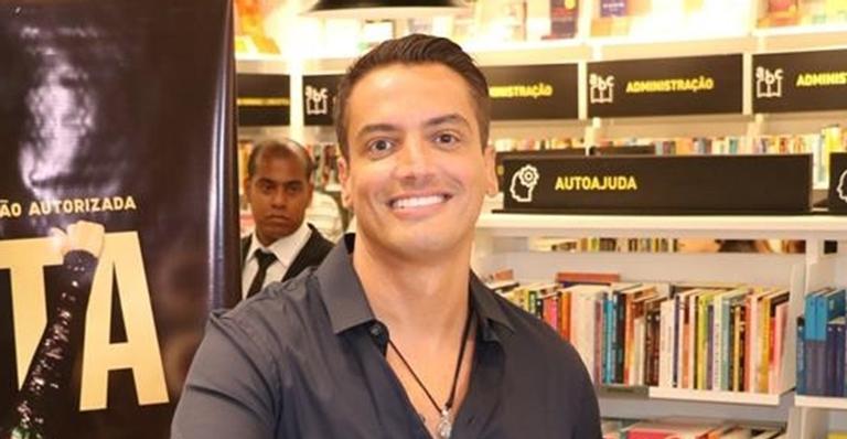 Leo Dias é afastado do Fofocalizando após reclamação ao vivo
