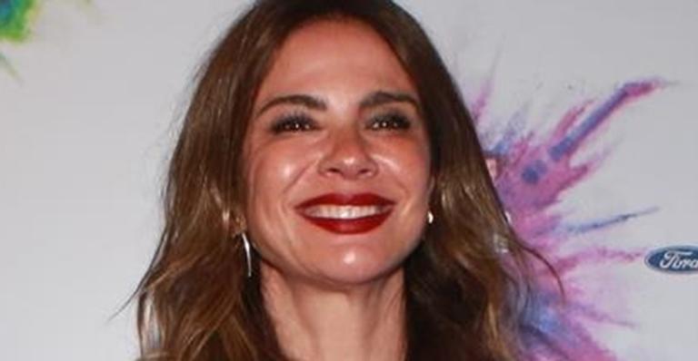 Sem blusa, Luciana Gimenez mostra foto no exame de mamografia