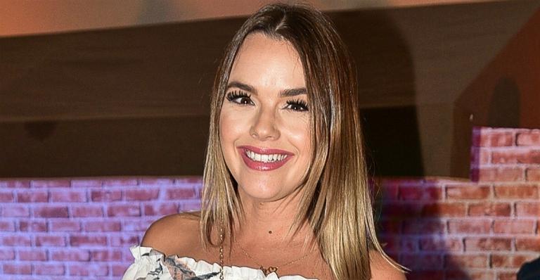 Thaeme celebra muito aniversário com clique especial ao lado da filha, Liz: ”Melhor companhia”