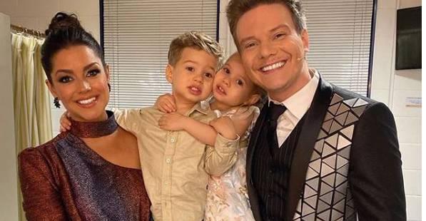 Michel Teló se derrete ao ver filho cantando: ”Meu coração tem um treco”