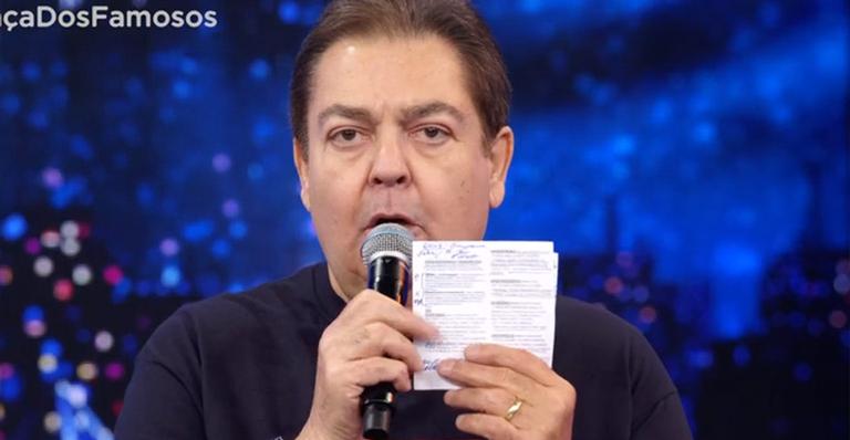 Faustão usa camiseta grifada com desenho de mulher de calcinha