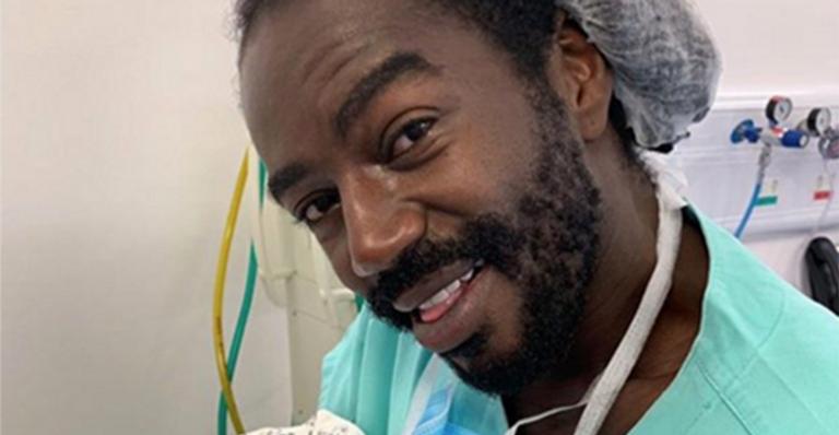 Jonathan Azevedo anuncia o nascimento do primeiro filho e apresenta o bebê