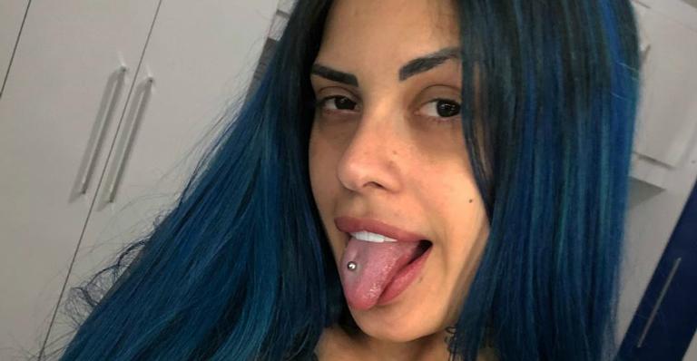 Tati Zaqui ”desperta” seguidores ao posar de topless e calcinha: ”Curti com a língua”