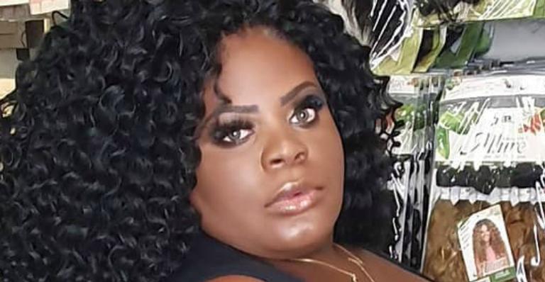 Jojo Todynho vai a salão de beleza praticamente nua e surpreende: ”Me deu a louca”
