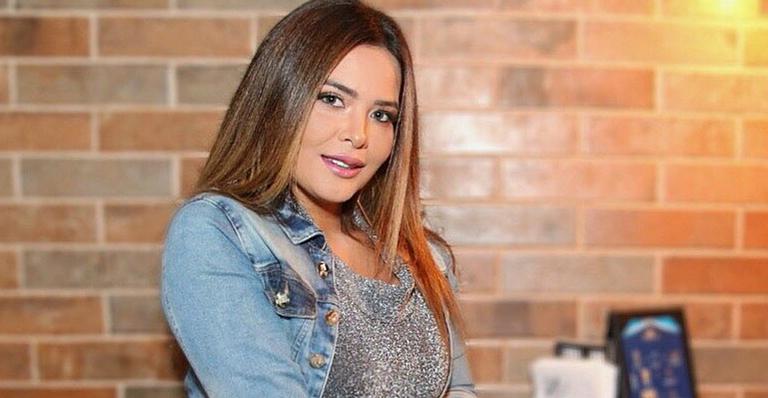 Geisy Arruda posa de microvestido e abre o jogo sobre suposto affair com político: ”Fumou”