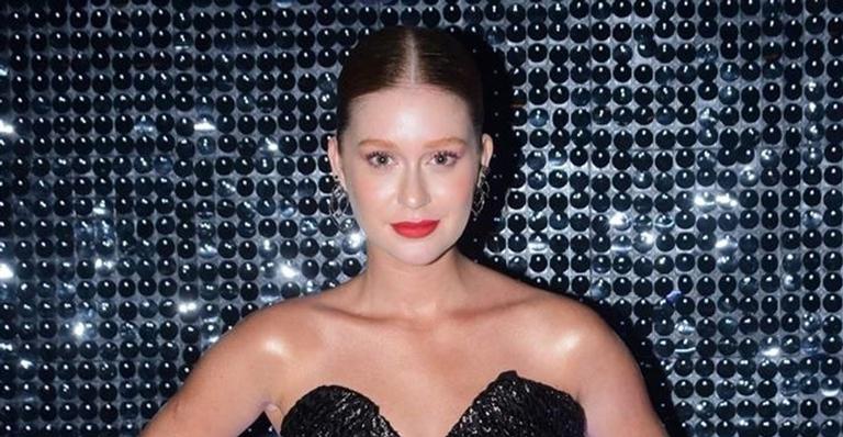 Marina Ruy Barbosa ostenta cintura fina ao posar de biquíni