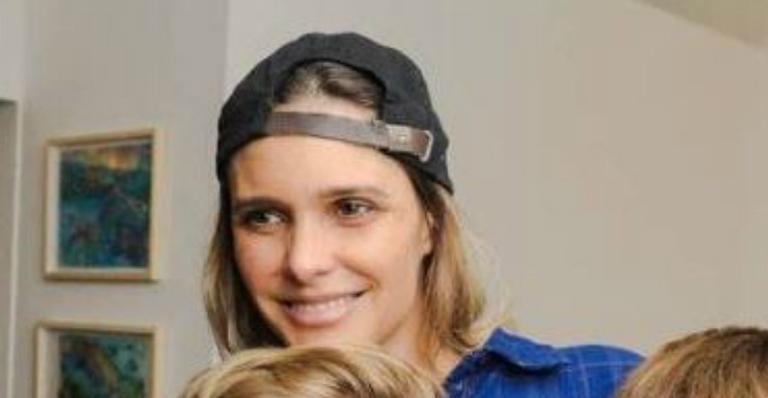 Eles cresceram! Fernanda Lima faz raríssima aparição com os filhos gêmeos em evento