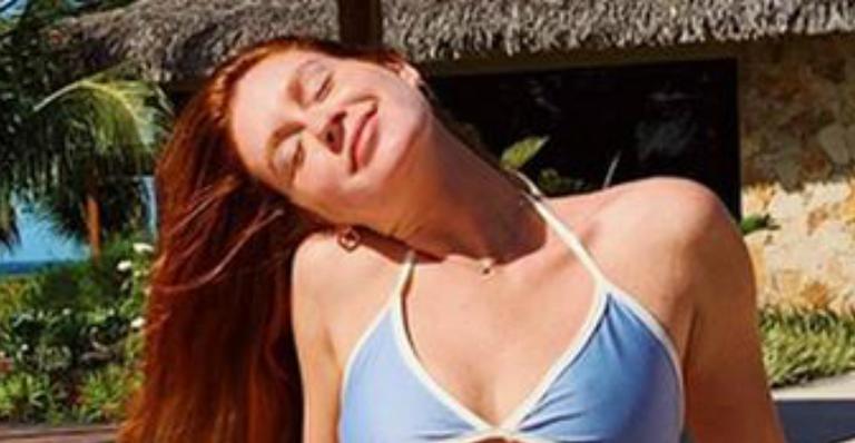 Marina Ruy Barbosa abre álbum de viagens e cinturinha fina rouba a cena em foto de biquíni