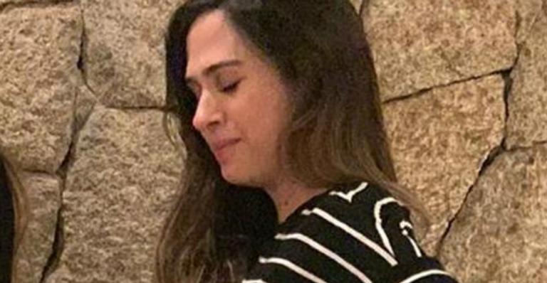Tatá Werneck se reúne com amigas grávidas e exibe barrigão impressionante: ”30 anos de amizade”