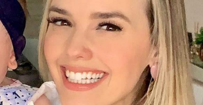 Thaeme Mariôto explode fofurômetro ao apresentar a pequena Liz a Enrico Bacchi: ”Primeiro beijo”