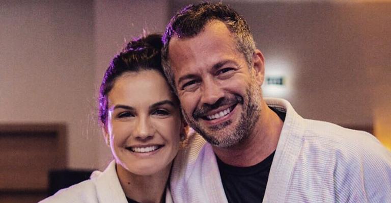 Malvino Salvador e Kyra Gracie se casam em cerimônia íntima em Fernando de Noronha
