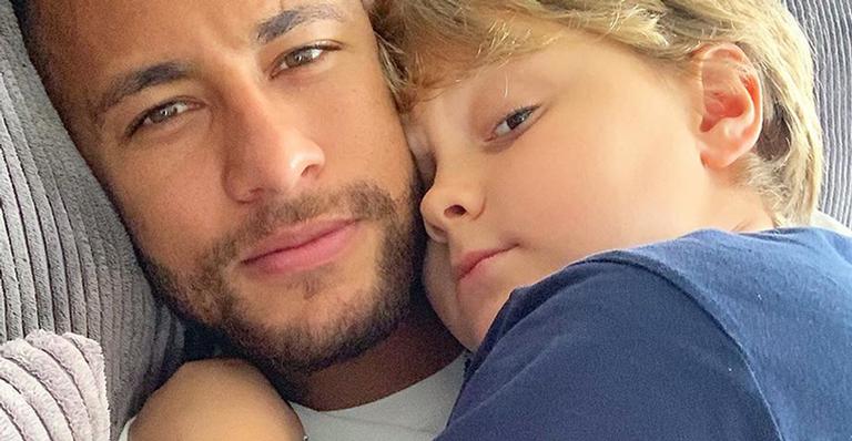 Neymar Jr. surge em momento descontraído com o filho, Davi Lucca: ”Papai te ama”
