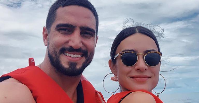 Nas Maldivas, Thaila Ayala exibe corpão ao encarar passeio radical com Renato Góes