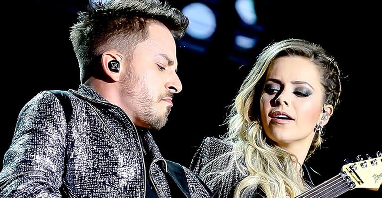 Após susto, Sandy se apresenta em show e tranquiliza fãs: ”Não é nada grave”