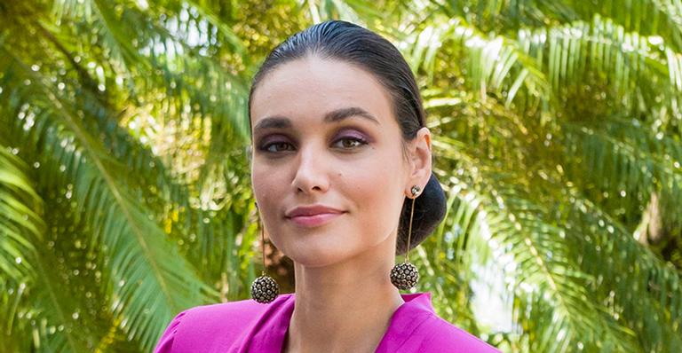 De biquíni mínimo, Débora Nascimento exibe boa forma e famosas elogiam: ”Que gata”
