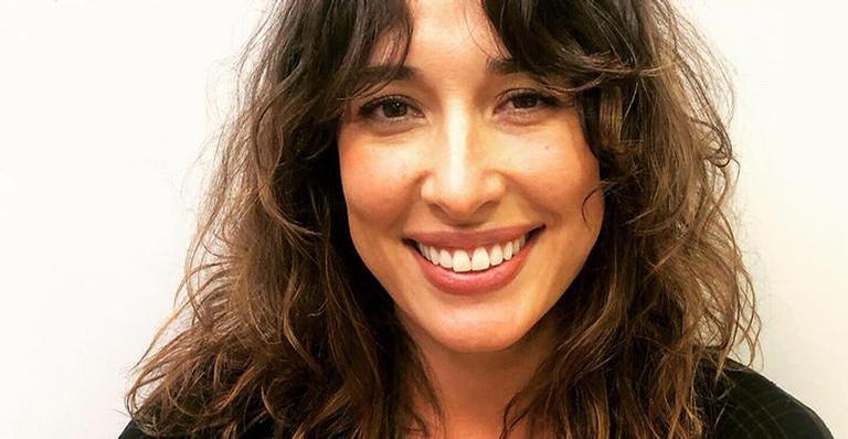 Giselle Itié surge com look despojado em selfie no espelho e barrigão gigante rouba a cena