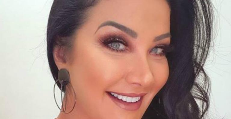 Aos 40 anos, Helen Ganzarolli deixa corpão à mostra em clique de biquíni e impressiona fãs