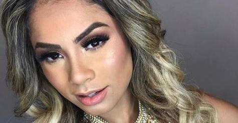 Emocionada, Lexa comemora coroação como Rainha de Bateria da Unidos da Tijuca