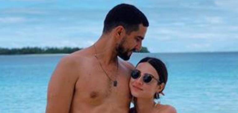 Em lua de mel, Thaila Ayala ostenta curvas naturais em clique de biquíni e surpreende web