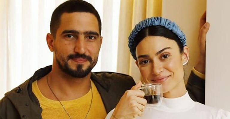 Grávida? Thaila Ayala posa para foto e comentário de Renato Góes chama a atenção de fãs