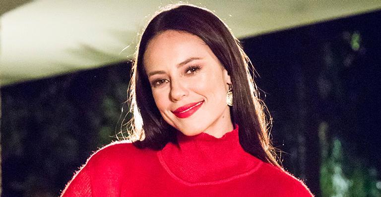 Paolla Oliveira aparece chorando em foto como Vivi Guedes na web