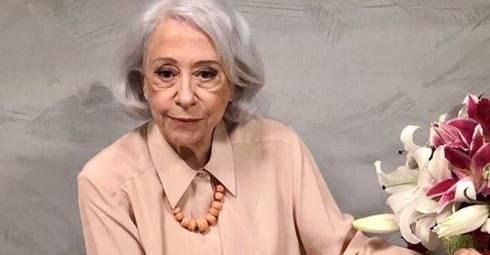 Completando 90 anos, Fernanda Montenegro recebe homenagem de elenco global