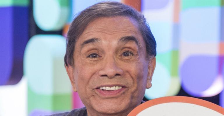 Filha gata de Dedé Santanna surge de topless e shortinho em nova foto