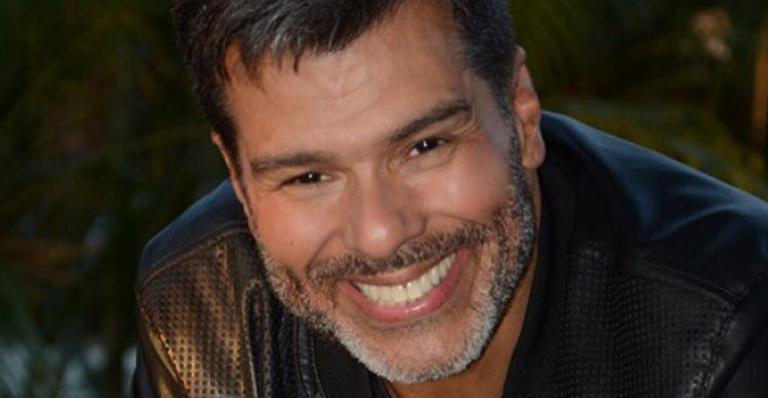 Maurício Mattar leva filha recém-nascida para ensaios musicais e fofura encanta seguidores