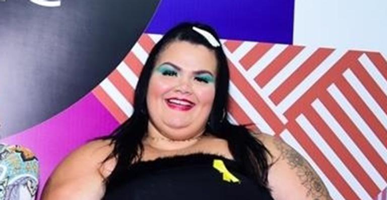 Grávida, Thais Carla surpreende ao surgir sem roupas em foto com o marido