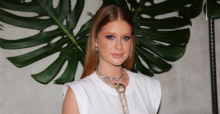 Marina Ruy Barbosa exibe barriga negativa ao surgir só de lingerie