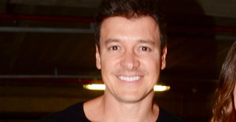 Rodrigo Faro ganha festa singela de aniversário e exibe mansão gigantesca nas redes