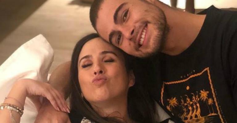 Sogra de Tatá Werneck posa com a neta no colo e fofura derrete seguidores