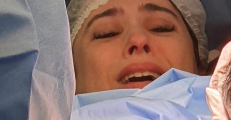 Tatá Werneck revela primeira imagem do parto e emociona seguidores: ”A cara que o amor tem”