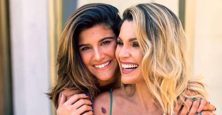 Flávia Alessandra publica foto antiga e internautas se surpreendem: ”Igual a filha”